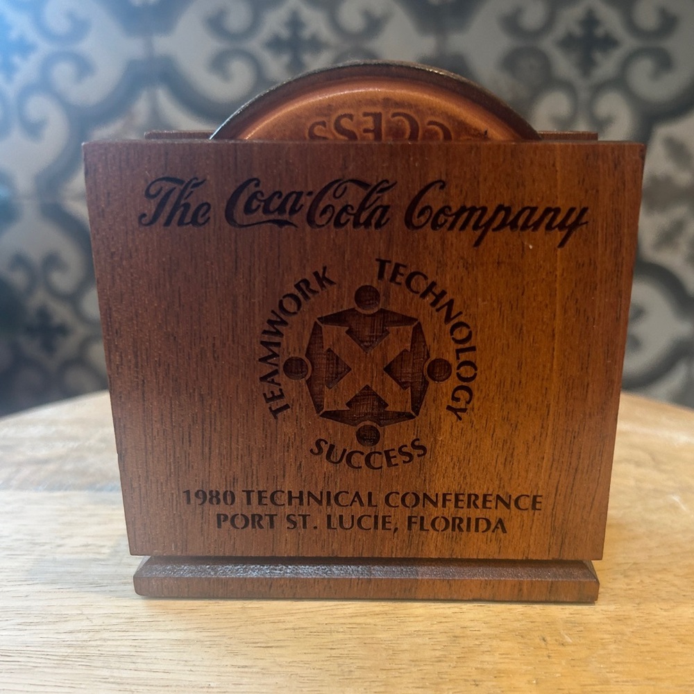 TRUE VINTAGE COCA COLA COLLECTIBLE FROM 1980- EXCELLENT USED CONDITION